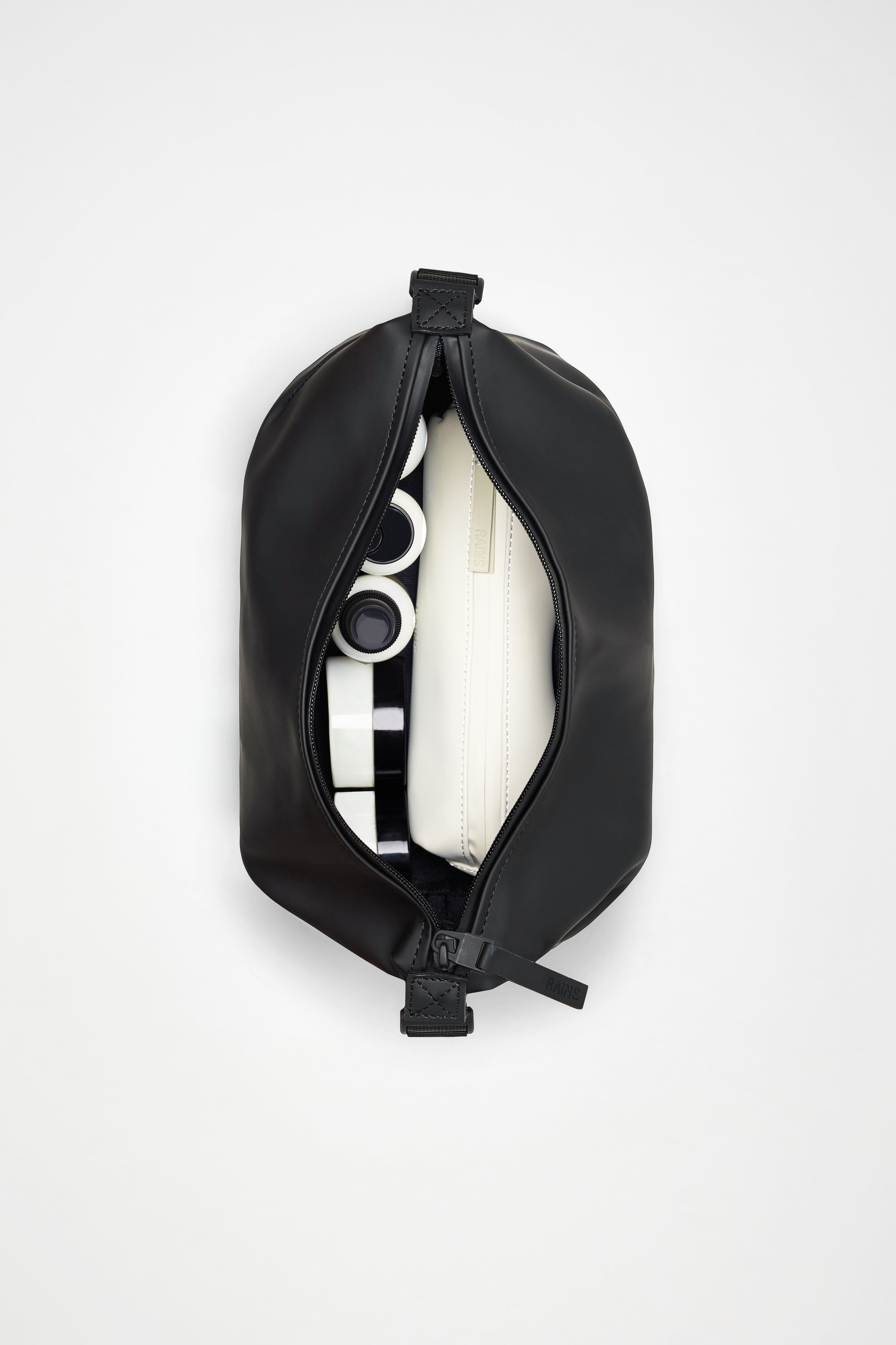 RAINS Hilo Wash Bag Beige 4.40L H15 x D13 x W26 cm Wash Bag