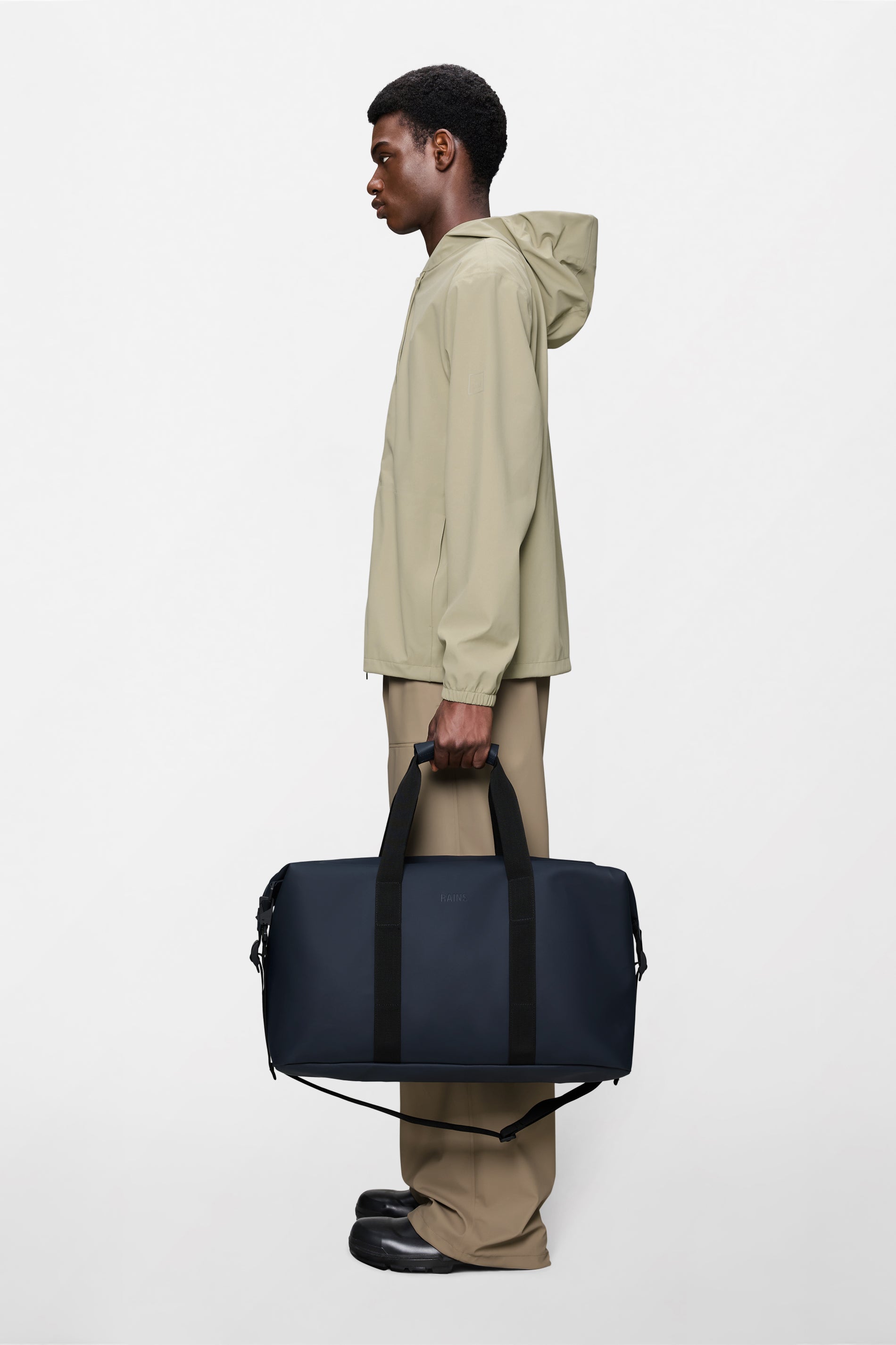 RAINS Hilo Weekend Bag Navy 36L H27 x D26 x W52 cm Weekender