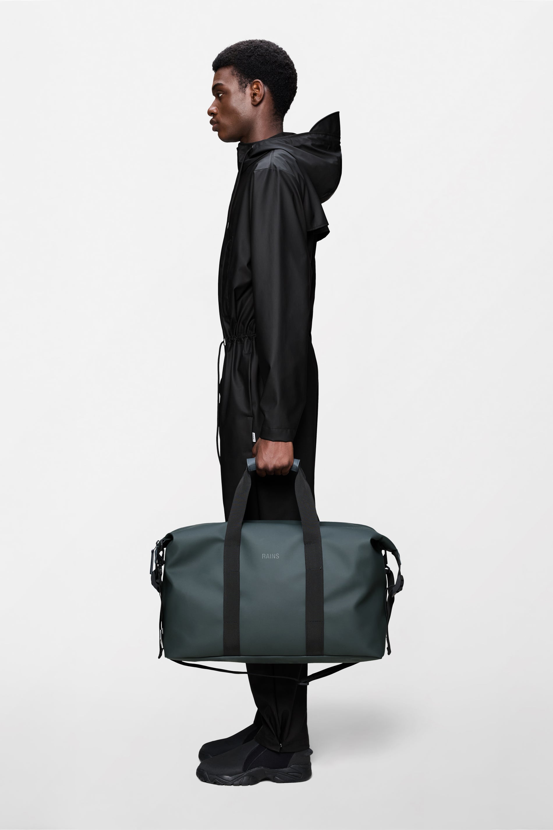 RAINS Hilo Weekend Bag Dark Grey 36L H27 x D26 x W52 cm Weekender