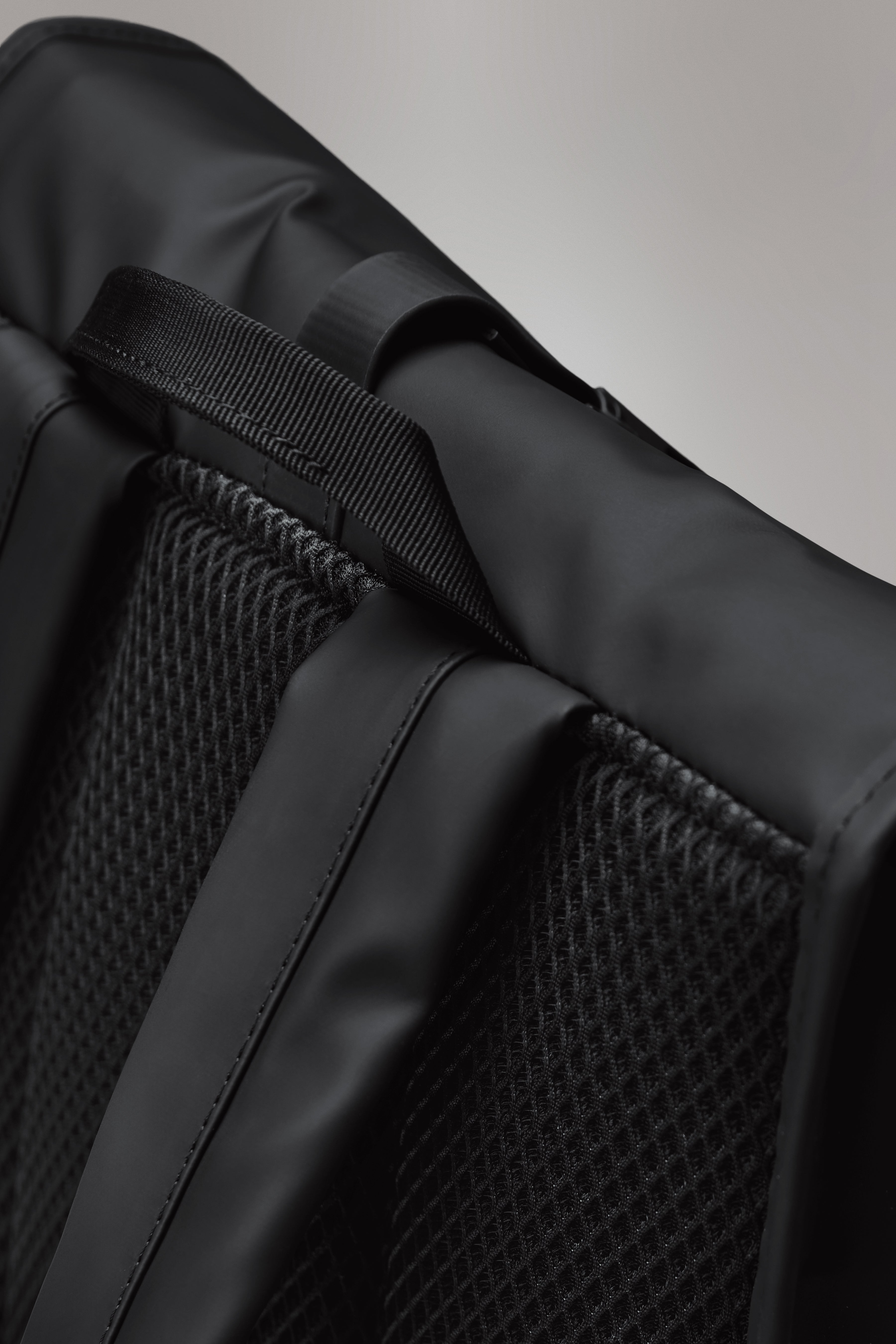 RAINS Rolltop Rucksack Drift 17L H60 x D11 x W32 cm Backpack