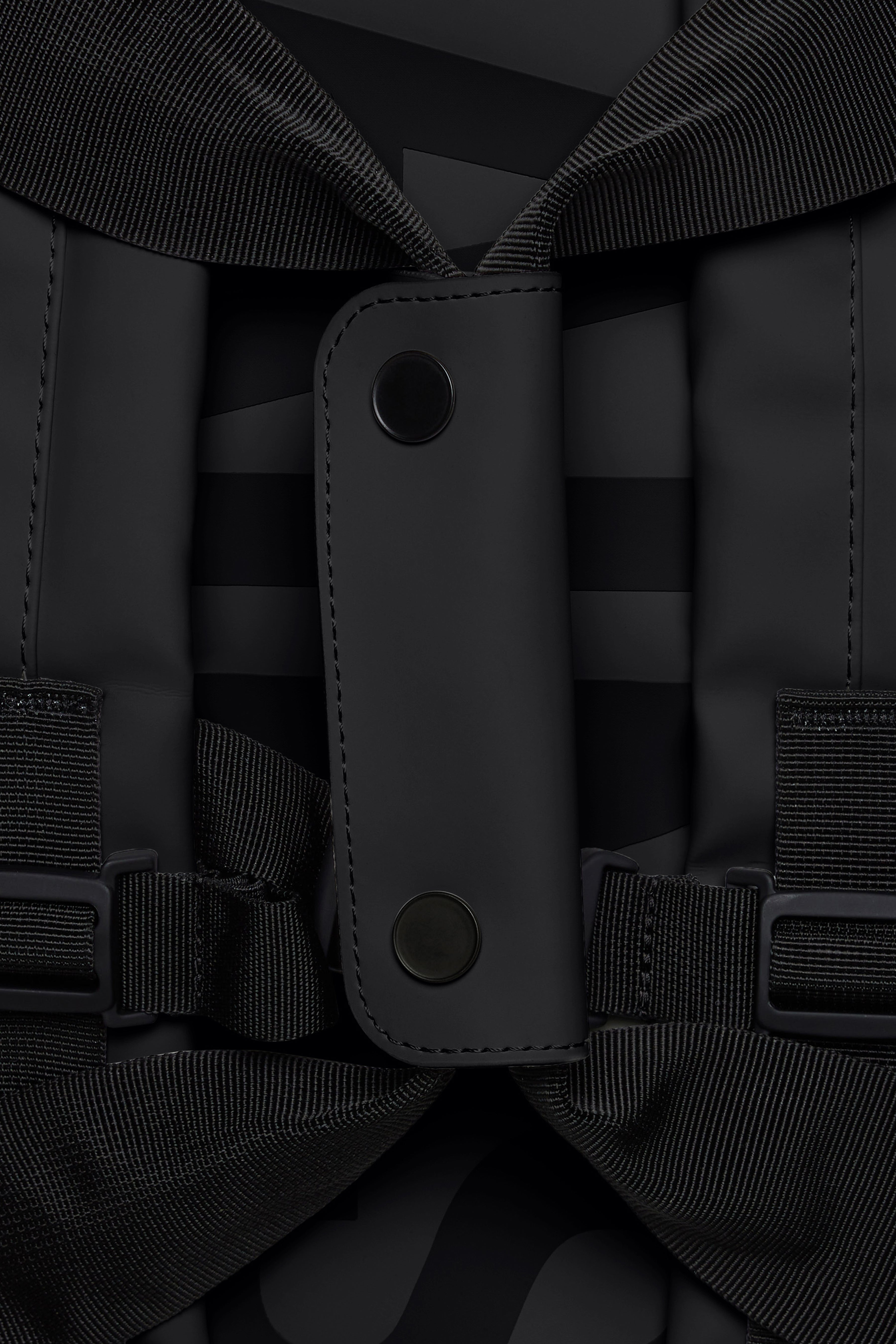 RAINS Texel Duffel Bag Black 68L H34 x D34 x W62 cm Duffel