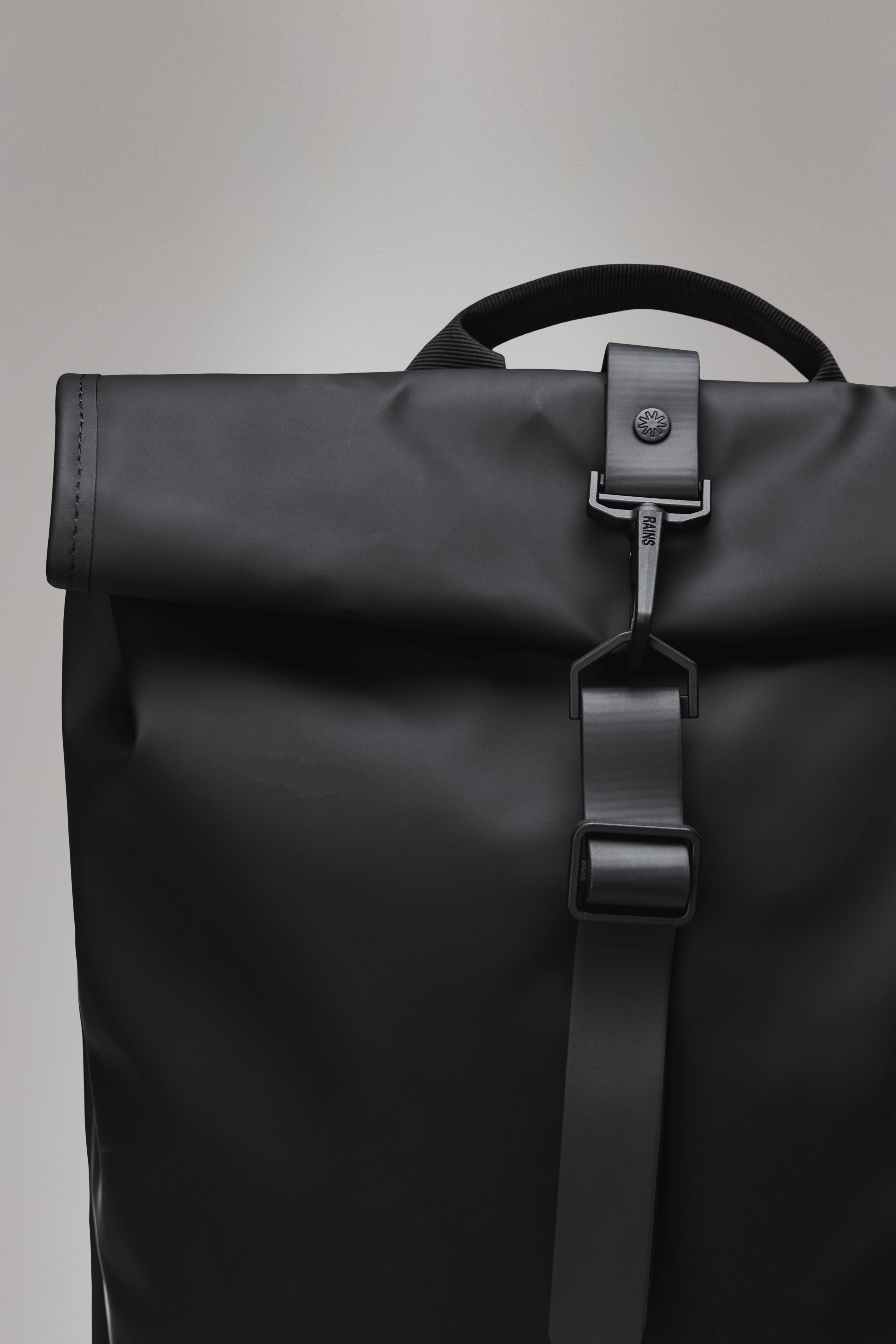 RAINS Rolltop Rucksack Depth 17L H60 x D11 x W32 cm Backpack