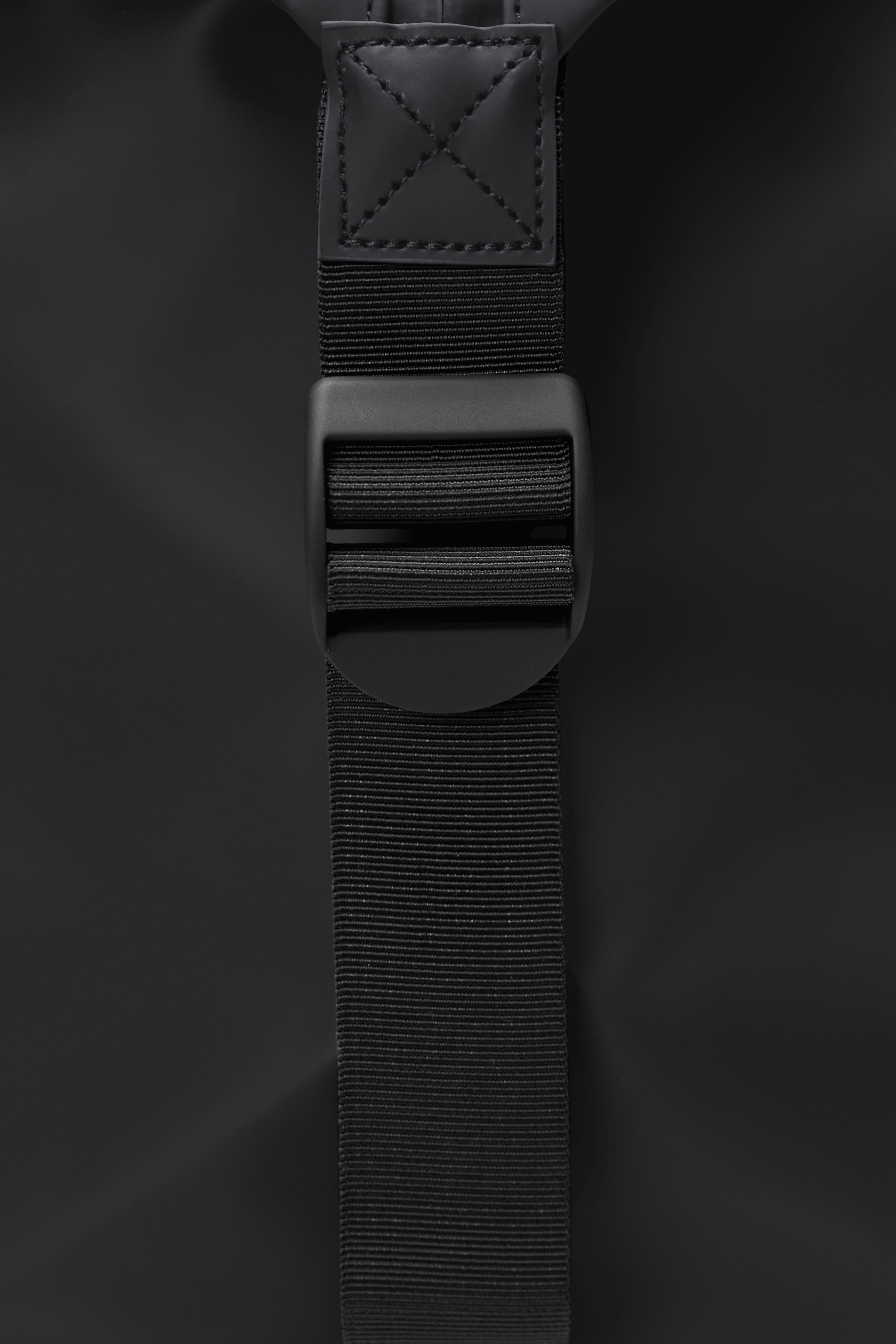 RAINS Hilo Weekend Bag Small Black 18L H26 x D20 x W40 cm Weekender