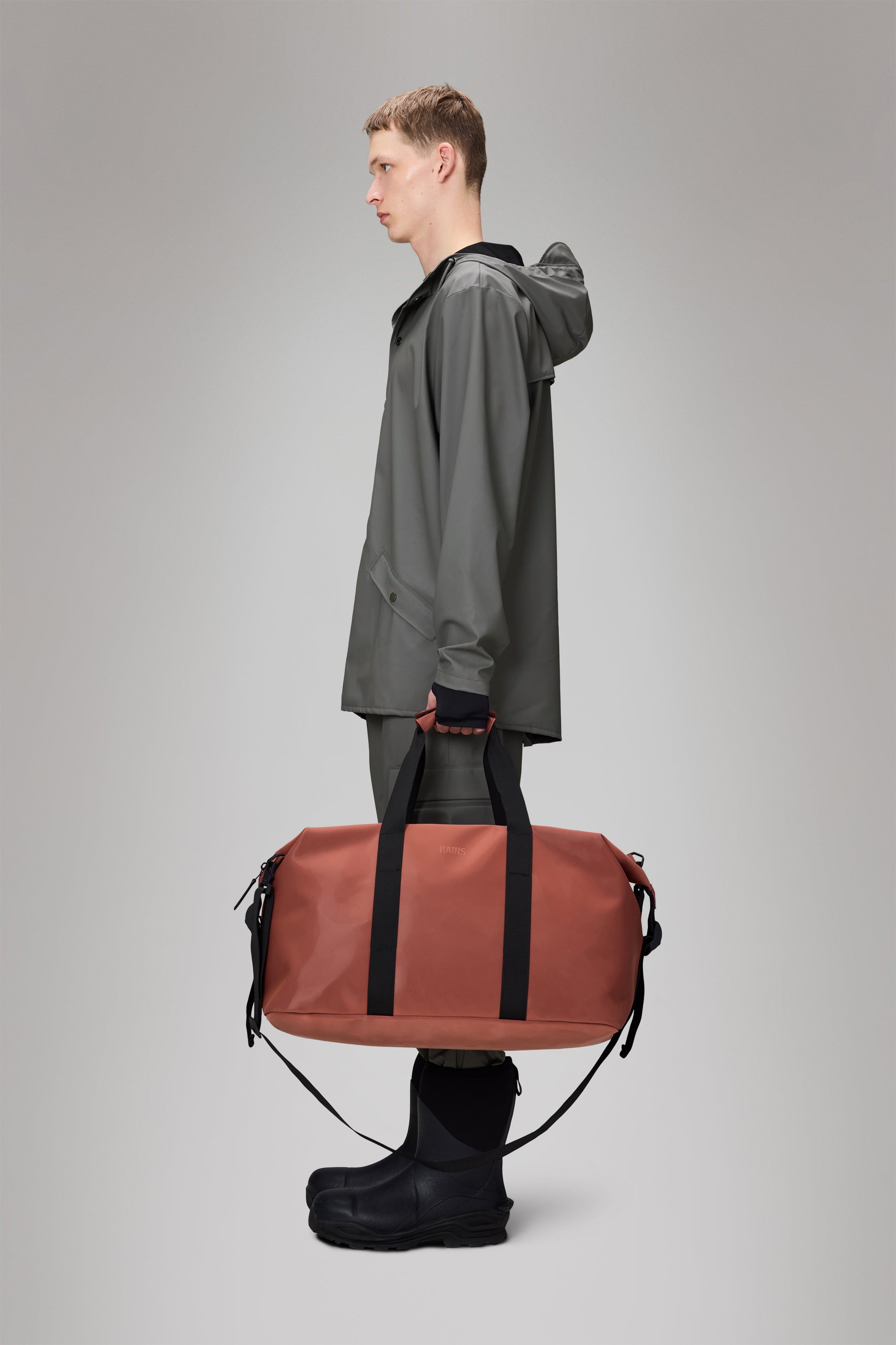 RAINS Hilo Weekend Bag Honor 36L H35 x D26 x W62 cm Weekender