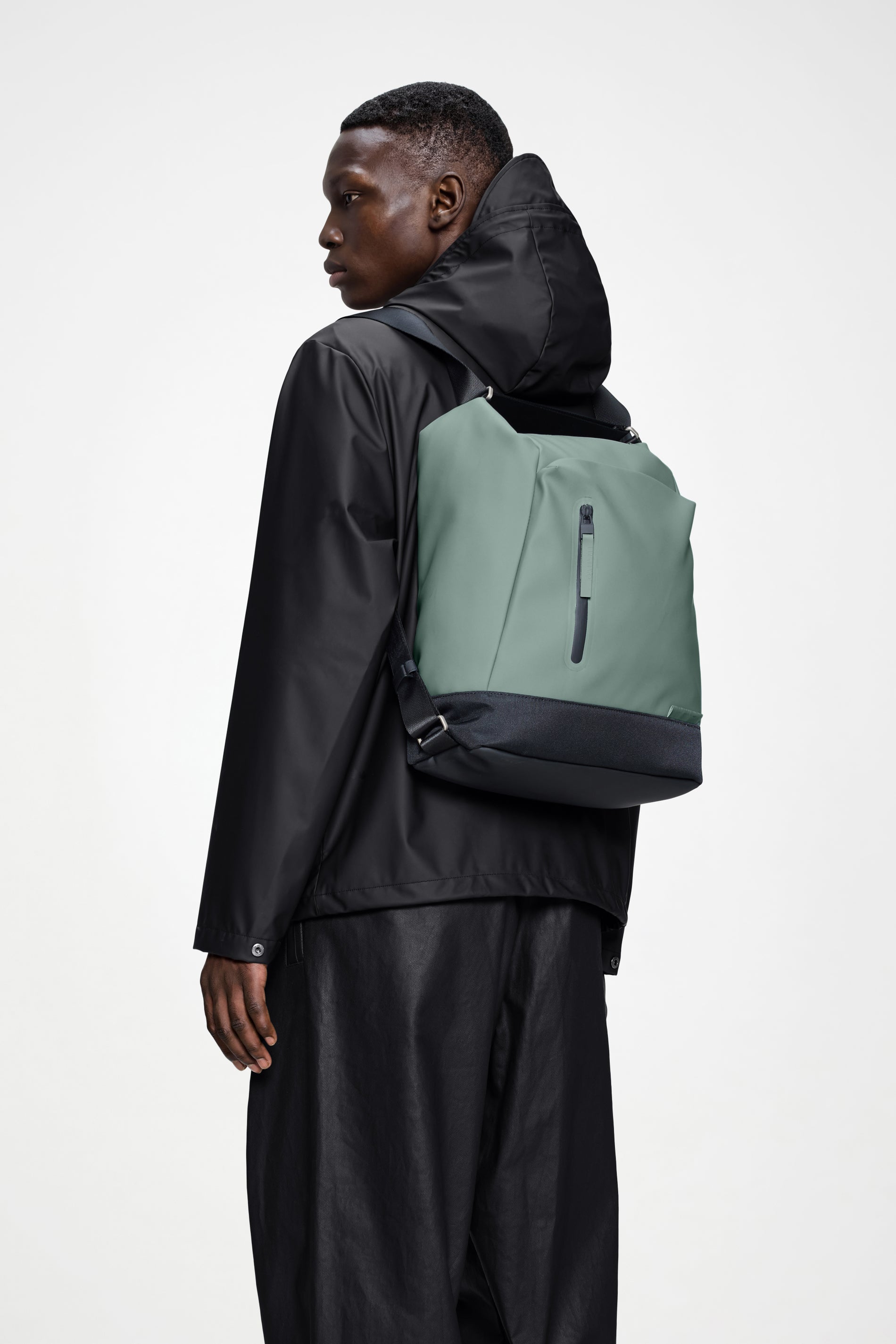 RAINS Otaru Hobo Backpack Sage 17L H41 x D13 x W32 cm Backpack