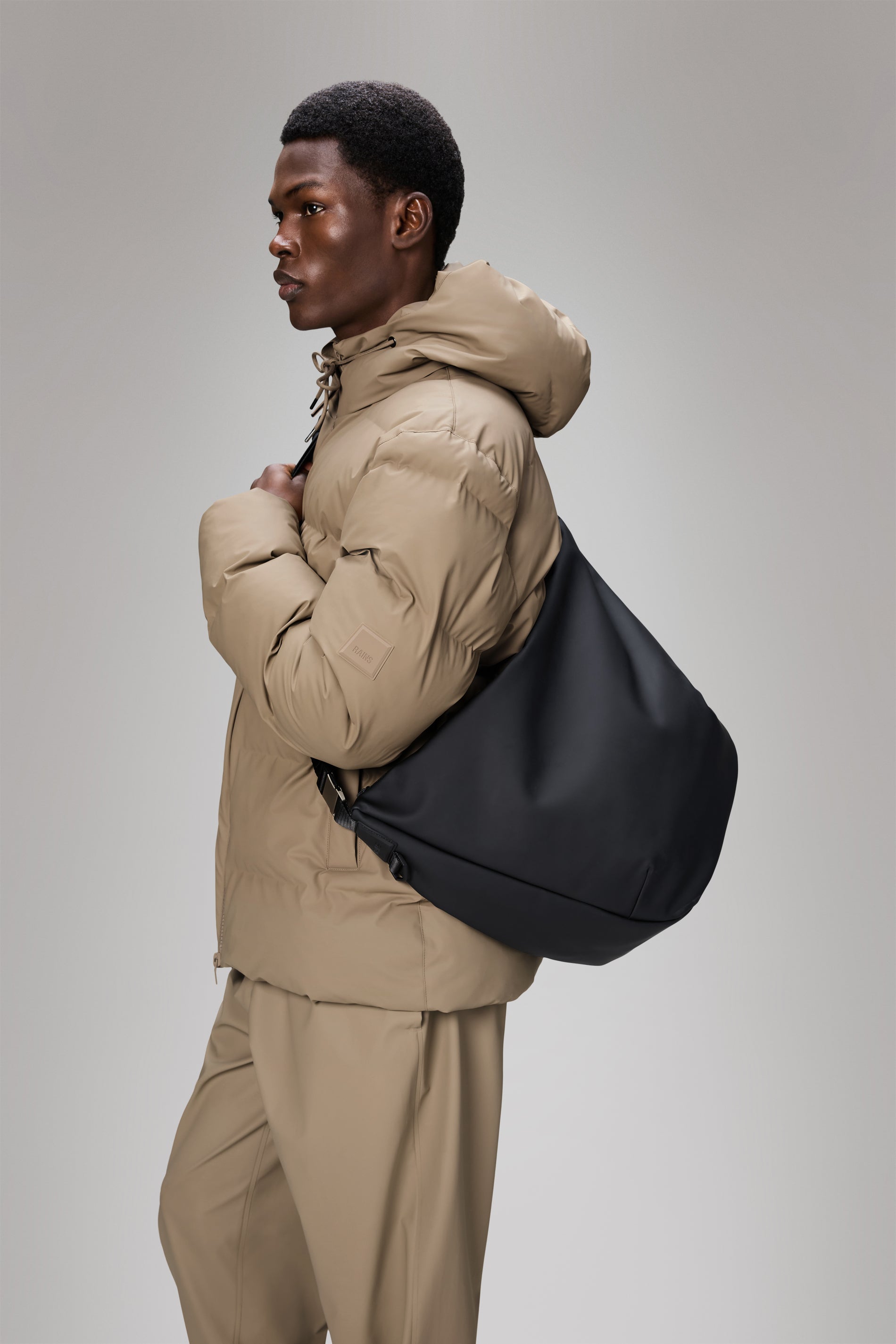 RAINS Valera Shoulder Bag Large Black 18L H38 x D13 x W53 cm Crossbody